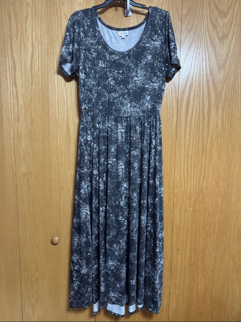 LuLaRoe Riley Black and White Marbled Short Slit Sleeve Midi Dress